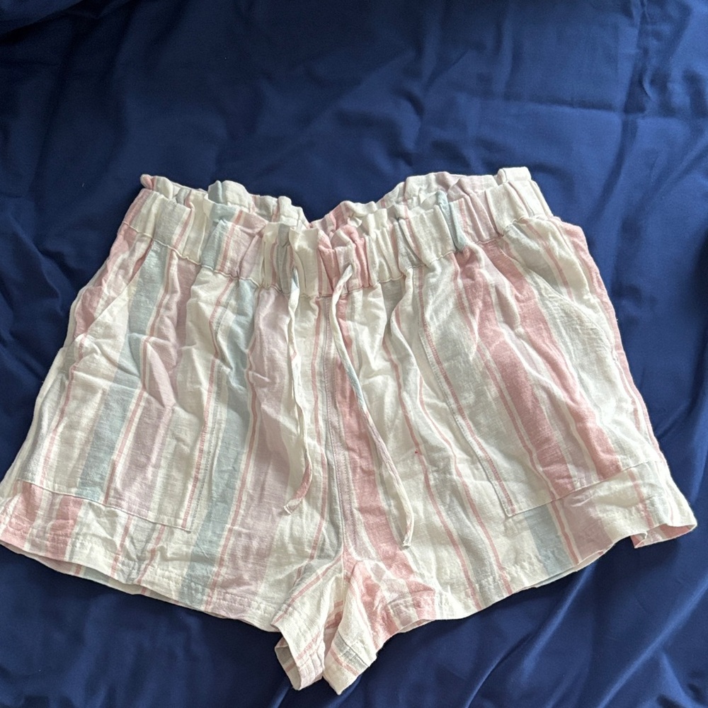 American Eagle Outfitters Pink and White Shorts